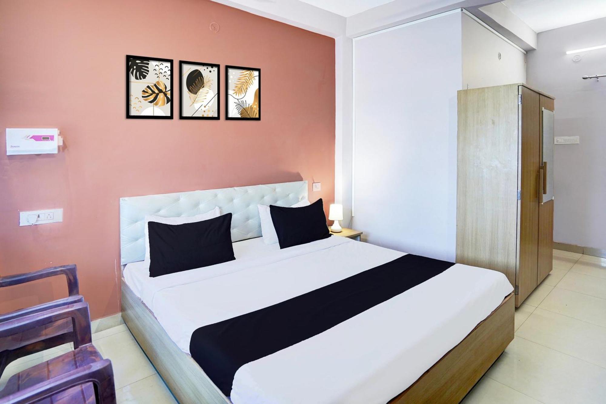 ורנאסי Super Hotel O Blw Kakarmatta Near Banaras Junction מראה חיצוני תמונה