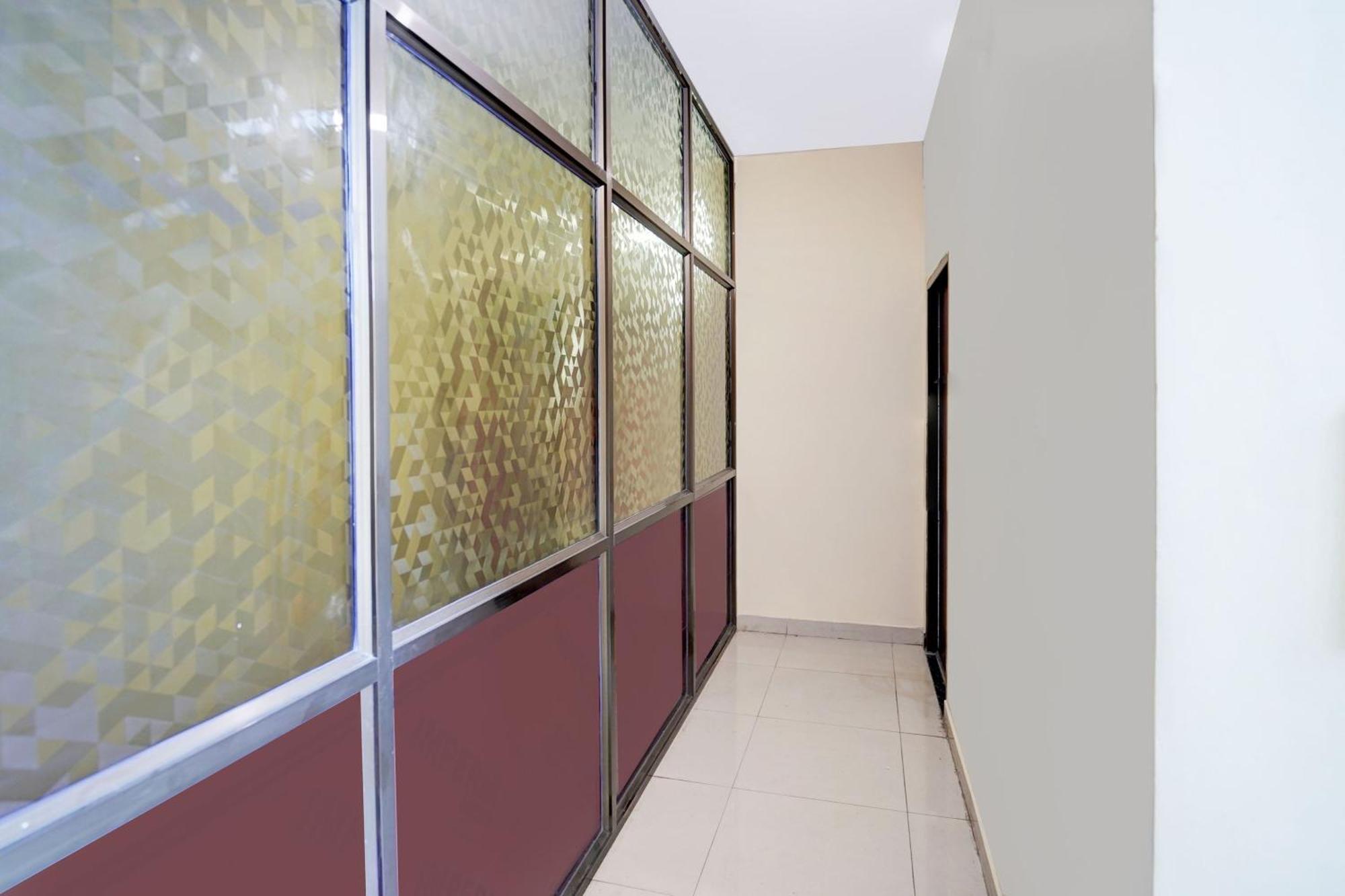ורנאסי Super Hotel O Blw Kakarmatta Near Banaras Junction מראה חיצוני תמונה