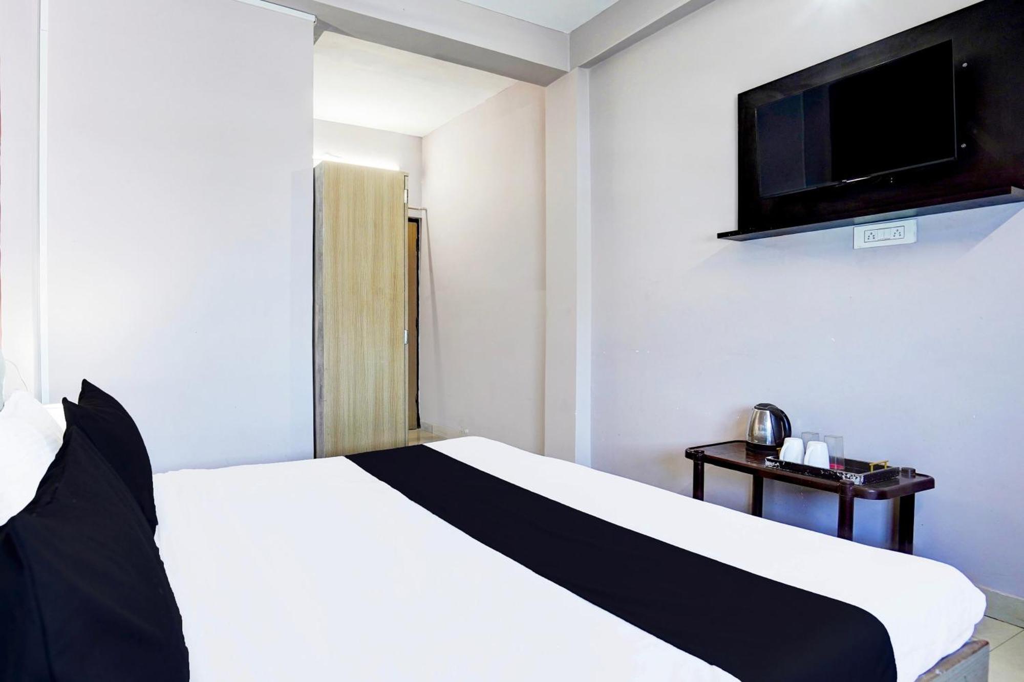 ורנאסי Super Hotel O Blw Kakarmatta Near Banaras Junction מראה חיצוני תמונה