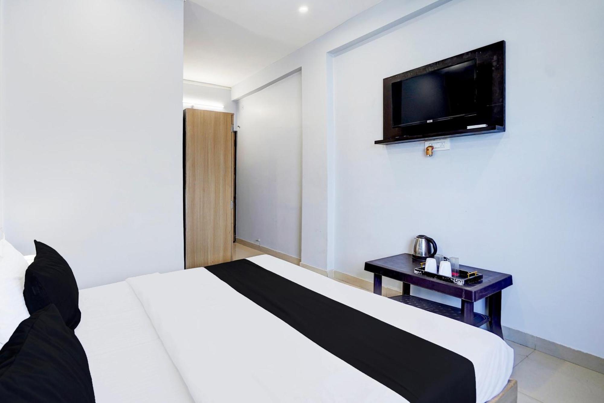 ורנאסי Super Hotel O Blw Kakarmatta Near Banaras Junction מראה חיצוני תמונה
