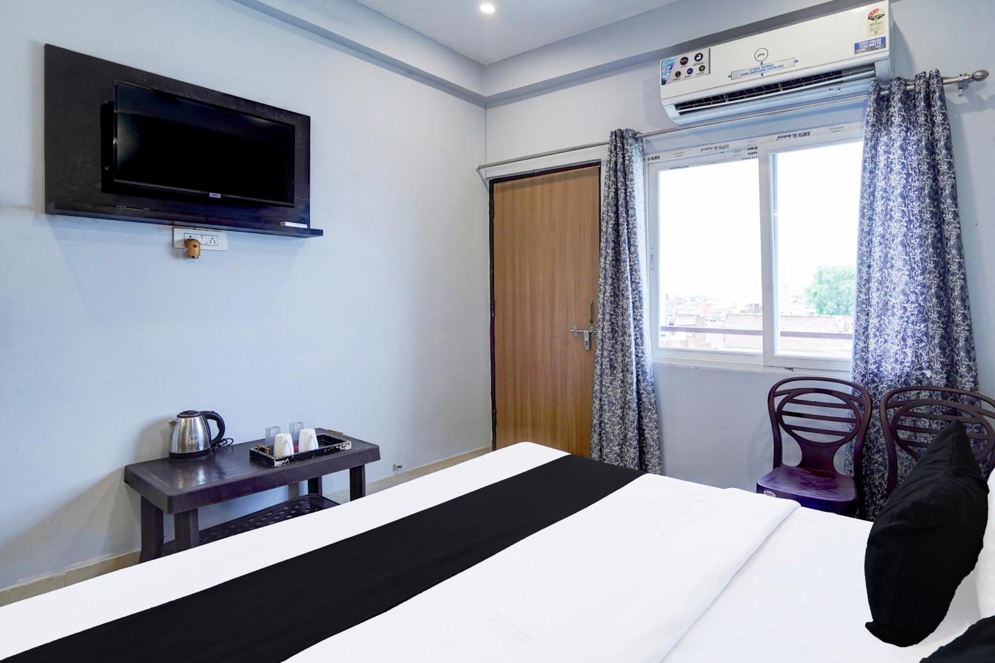 ורנאסי Super Hotel O Blw Kakarmatta Near Banaras Junction מראה חיצוני תמונה